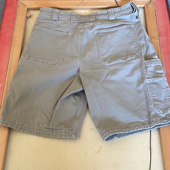 Duluth Trading Co. “Flex Fire Hose” Heavy Duty Work Shorts in Khaki - Size 36 - Picture 4 of 9